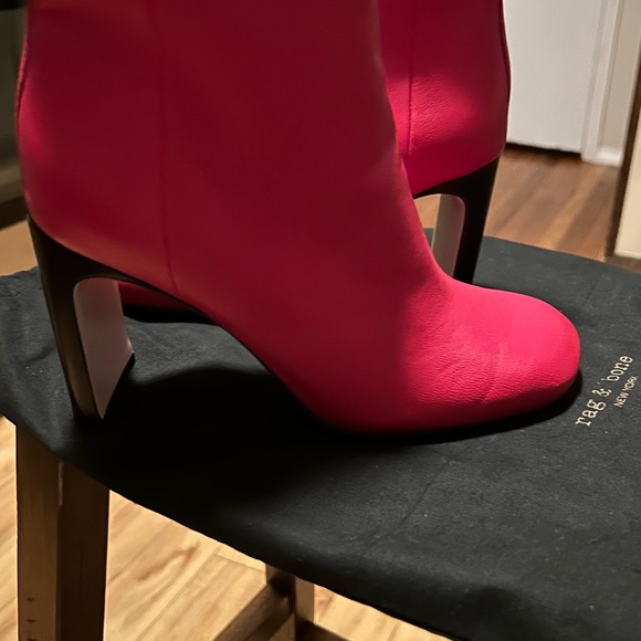 Gorgeous red rag n bone ankle boots with zipper on side - Picture 2 of 15